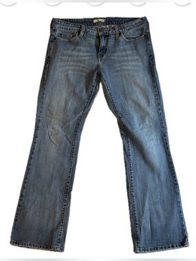 Levi's Size: 10M Women's Boot-Cut Jeans in Medium Blue Wash